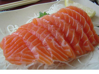 Nhật Bản: Giá cá hồi và tôm tiếp tục cao