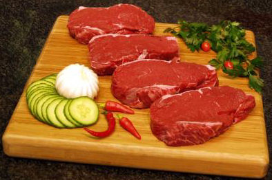 Làm sao để chuẩn bị thịt thăn bò trước khi nấu 