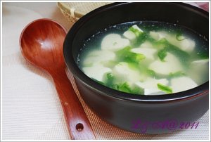 Canh rong biển tươi với đậu phụ